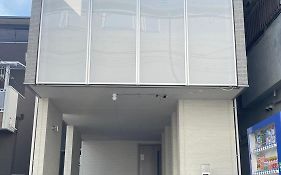 民宿 飛 西成区三层120平独栋日式别墅 免费停2台车 4卧室7床和36平的超大客厅 地铁2站5分钟可到难波或者天王寺 走路 4分钟可到花園町地铁站
